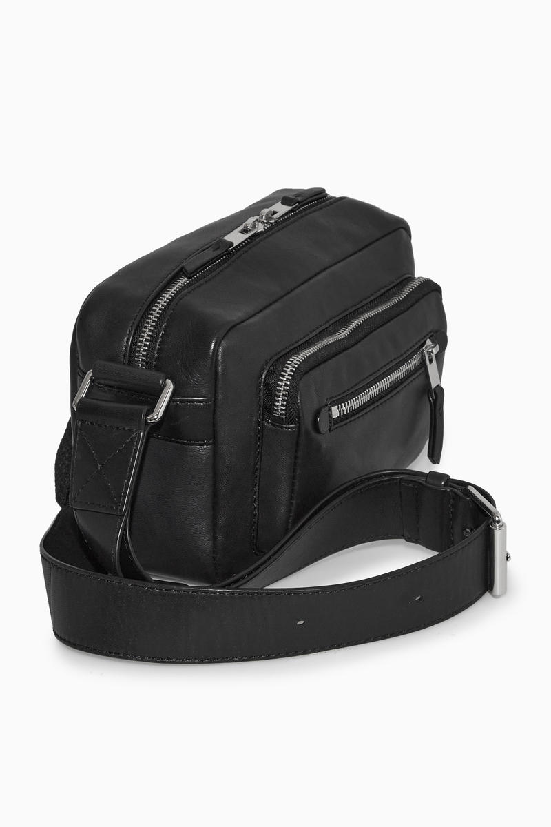 LEATHER CAMERA BAG レザーカメラバッグ ブラック｜COS コス 公式