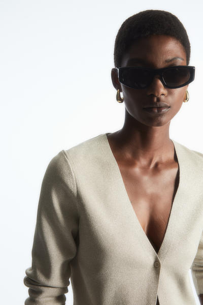 COS ミニマルショート丈Vネックカーディガン