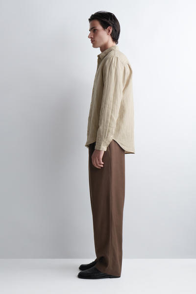 COS カーブヘム リネンシャツ