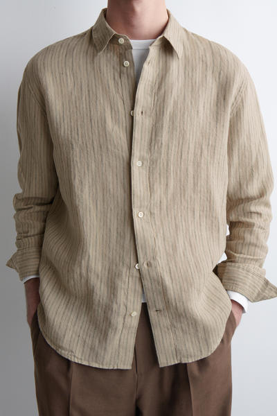 COS カーブヘム リネンシャツ