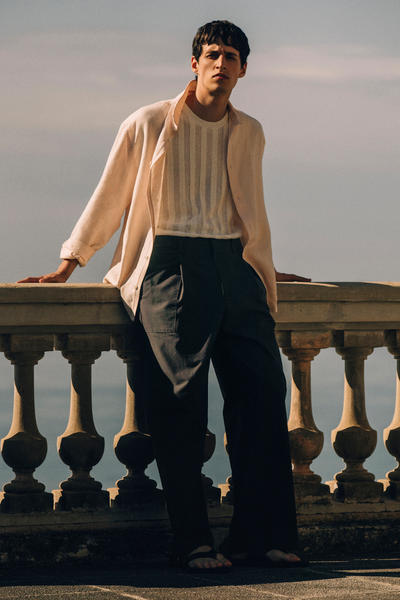 COS カーブヘム リネンシャツ