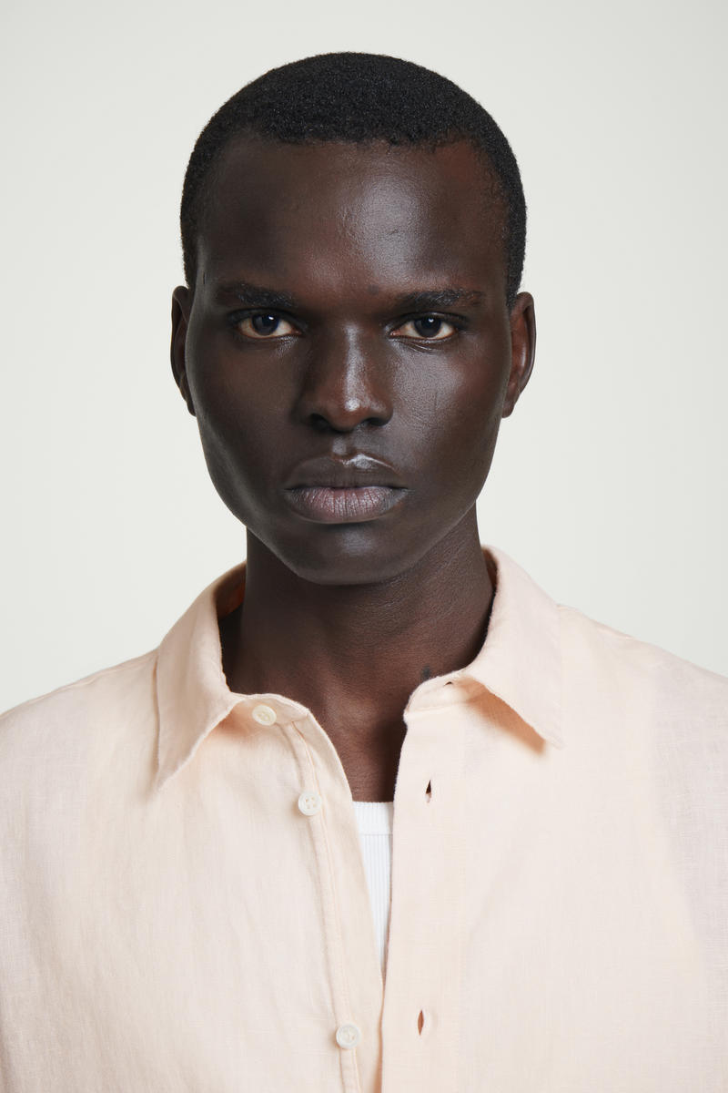 COS カーブヘム リネンシャツ