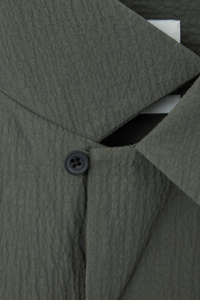 COS 半袖コットンシアサッカーシャツ