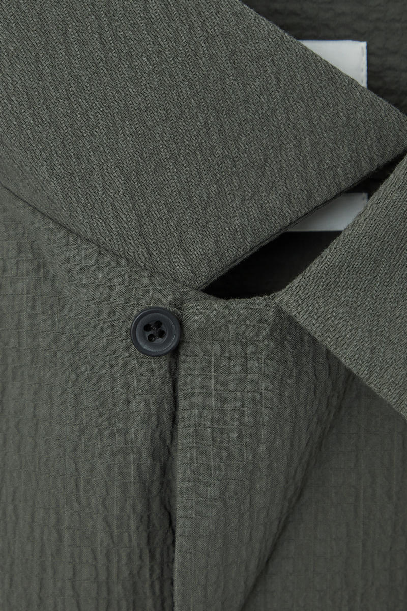 COS 半袖コットンシアサッカーシャツ