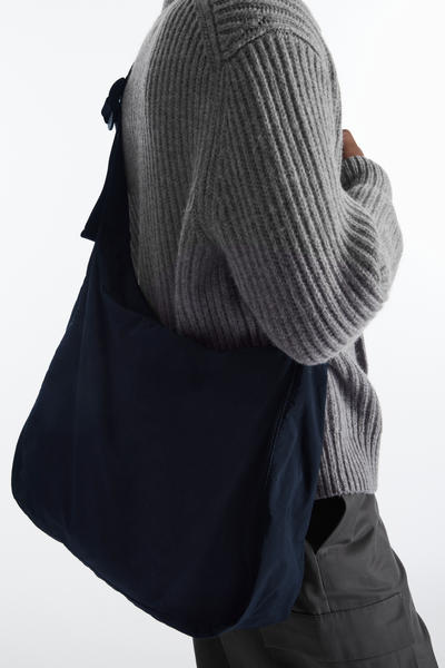 NYLON CRESCENT MESSENGER BAG クレセントナイロンメッセンジャー