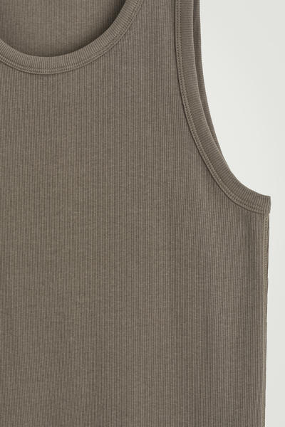 COS スクープネック リブニットタンクトップ