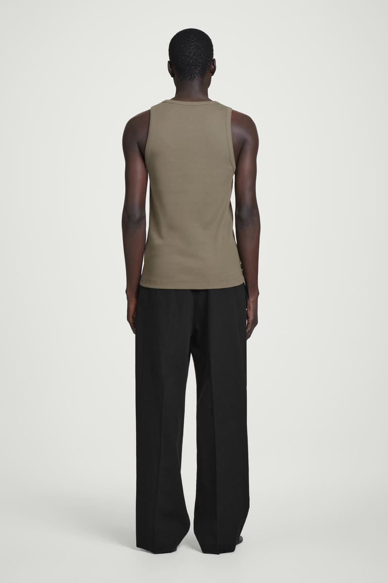 COS スクープネック リブニットタンクトップ