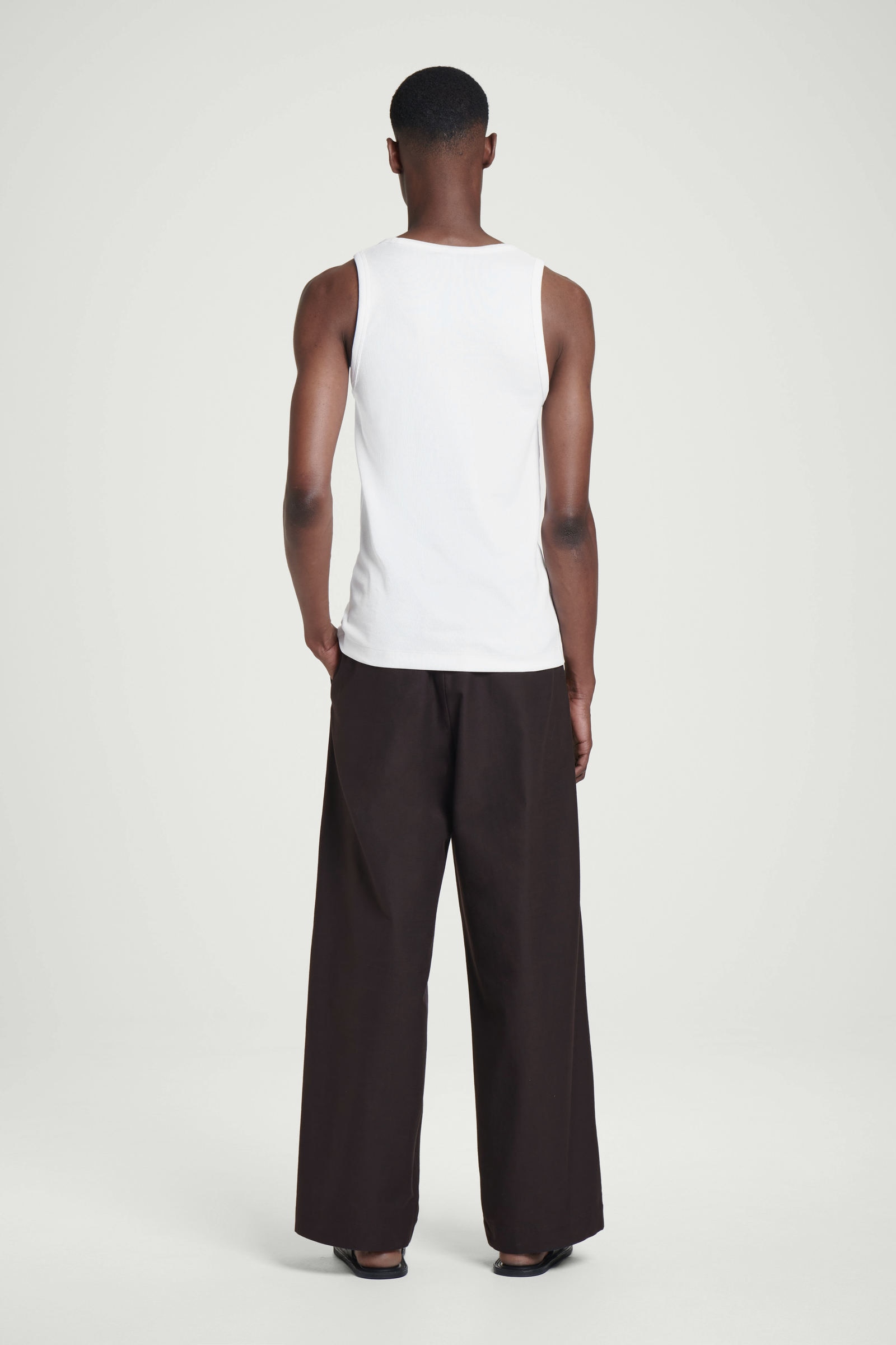 SCOOP-NECK RIBBED TANK TOP スクープネック リブニットタンクトップ