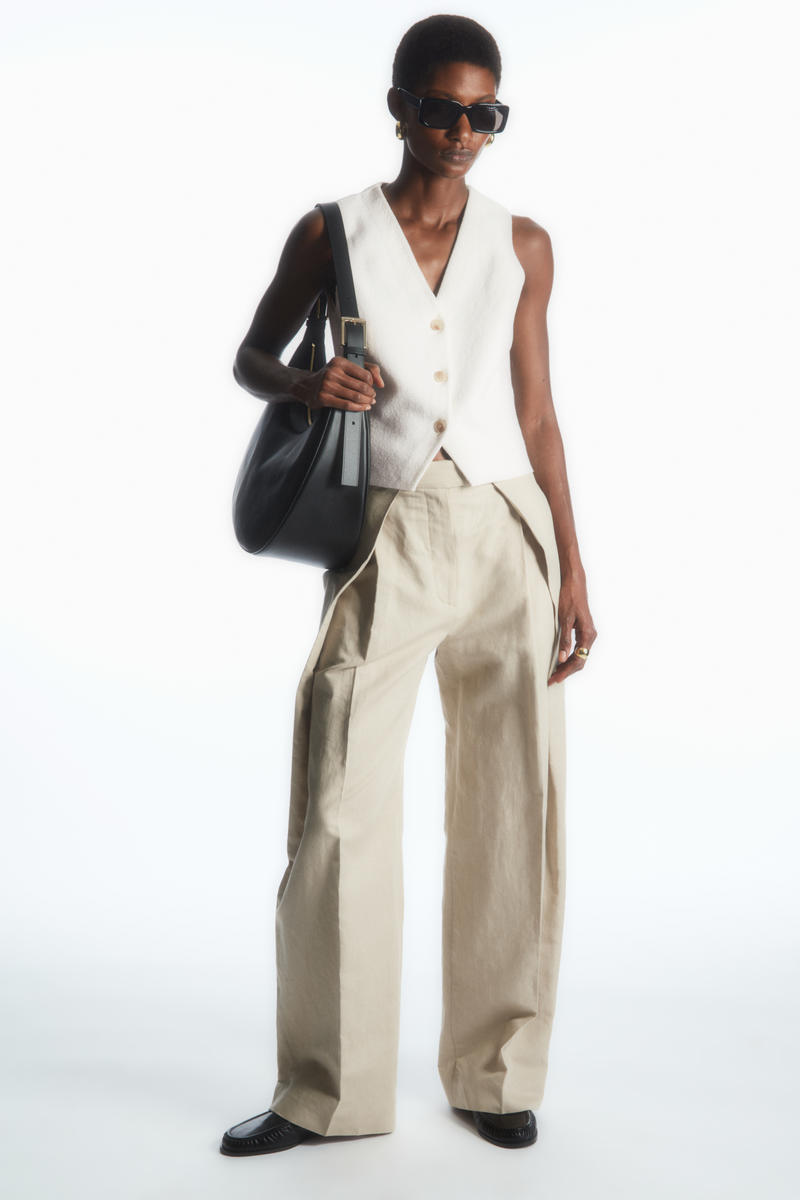 KNITTED WAISTCOAT ニットウエストコート オフホワイト｜COS コス 公式