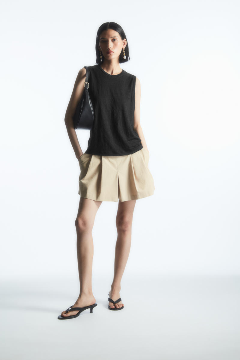 LINEN TANK TOP リネンタンクトップ ブラック｜COS コス 公式 