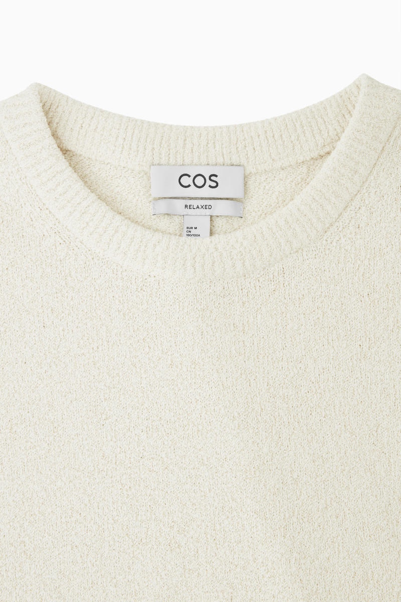 BOUCLE-KNIT T-SHIRT ブークレニットTシャツ オフホワイト｜COS コス