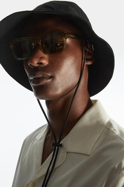 COS ワイドバケットハット