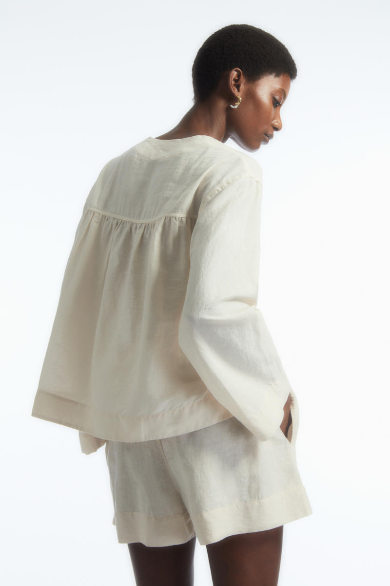 CROPPED V-NECK LINEN SHIRT クロップドVネックリネンシャツ ホワイト