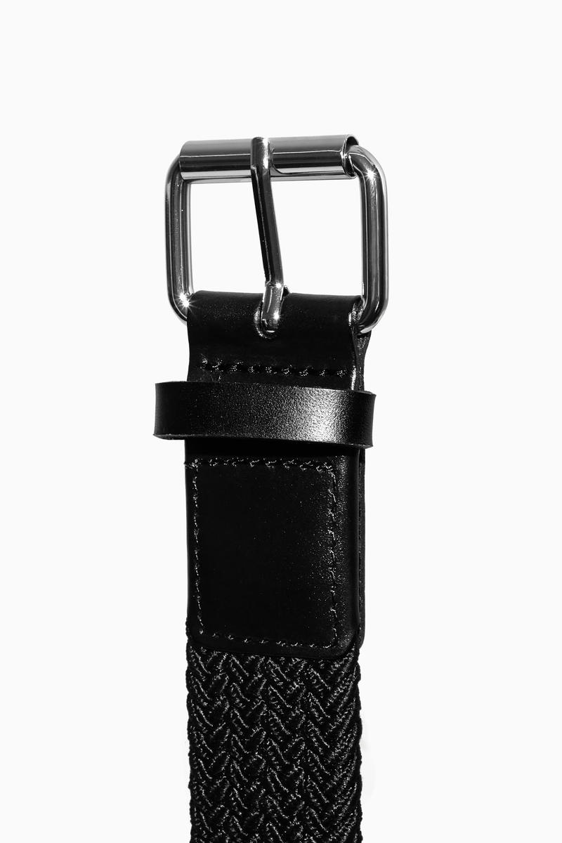 【希少型】COS レザー ベルトバッグ ブラック 希少型】COS レザー ベルトバッグ ブラック LEATHER PLEATED BELT BAG