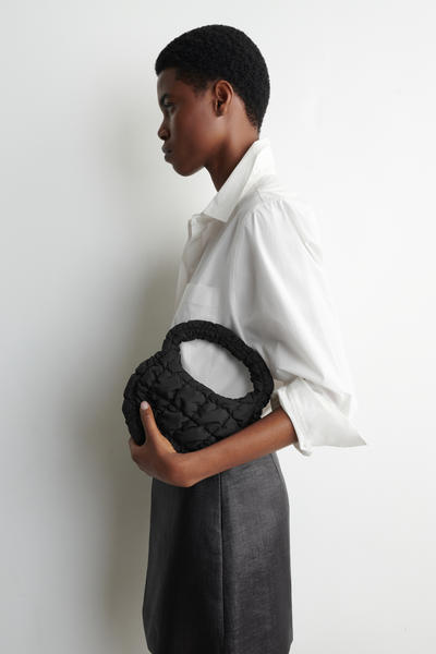 COS キルトマイクロミニバッグ