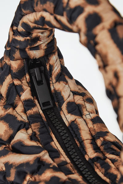 COS キルトマイクロミニバッグ