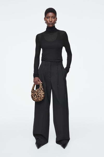 COS キルトマイクロミニバッグ