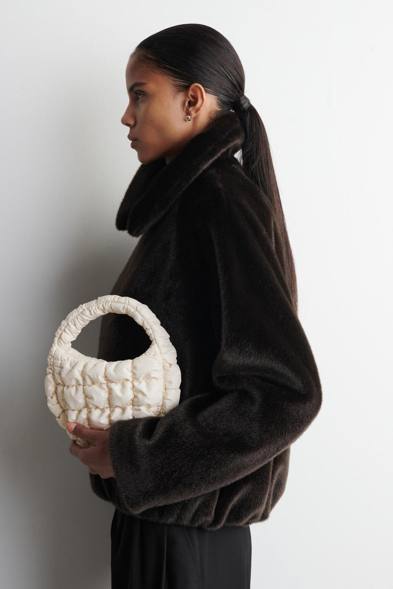 COS キルトマイクロミニバッグ