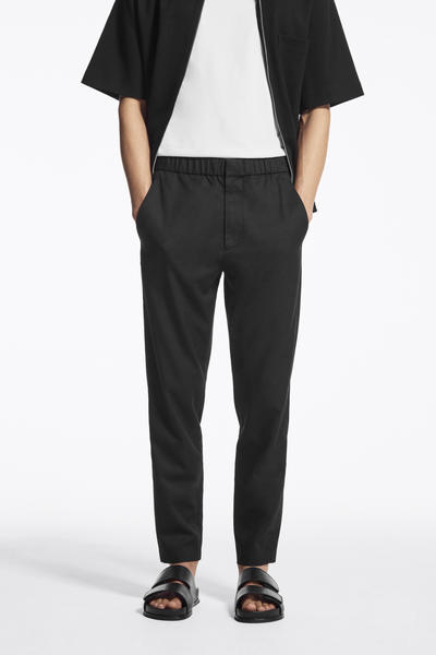 COS ストレッチテーパードツイルパンツ