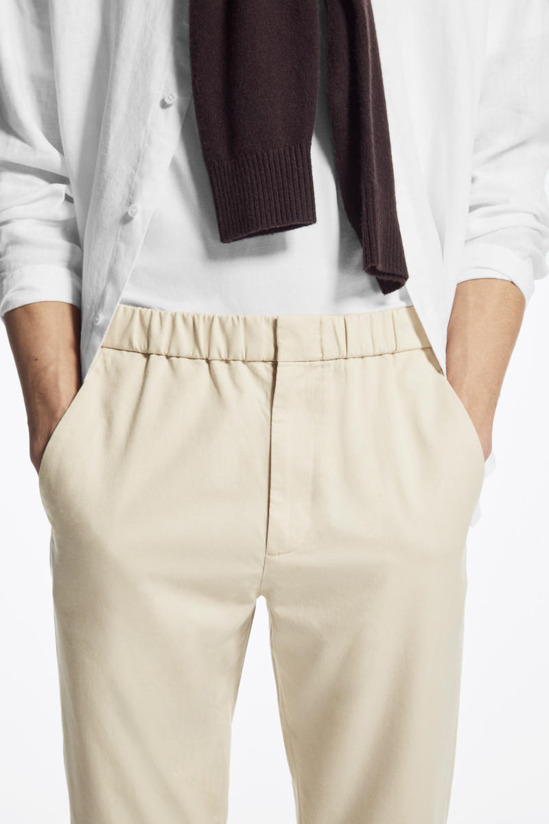 COS ストレッチテーパードツイルパンツ