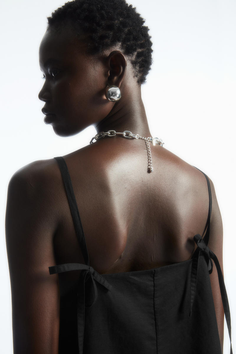 SQUARE-NECK LINEN PLAYSUIT スクエアネック リネンプレイスーツ｜COS