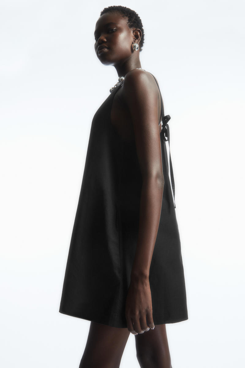 SQUARENECK LINEN PLAYSUIT スクエアネック リネンプレイスーツ｜COS コス 公式オンラインストア