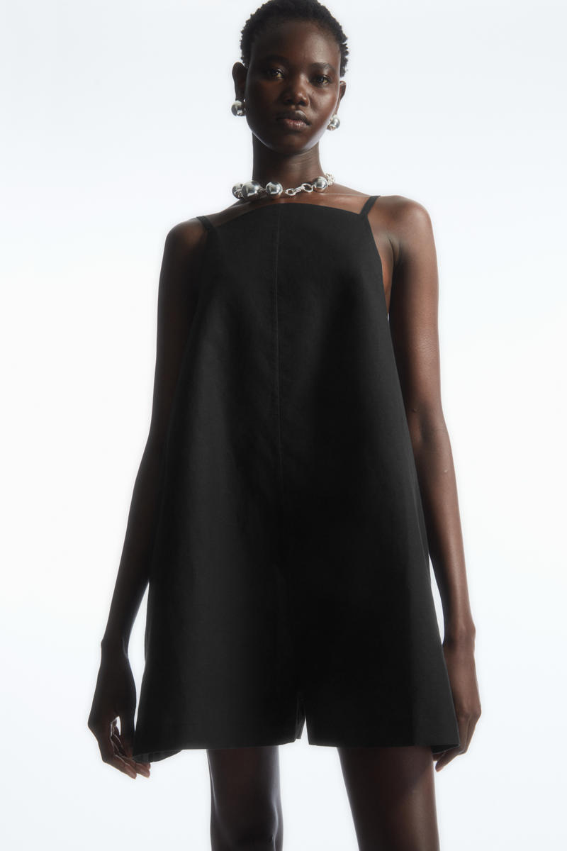 SQUARENECK LINEN PLAYSUIT スクエアネック リネンプレイスーツ｜COS コス 公式オンラインストア