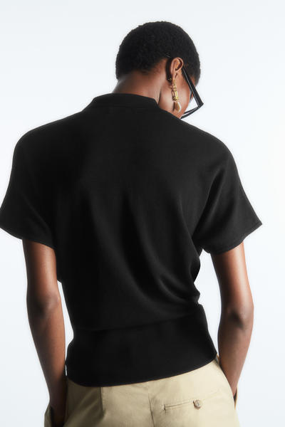 KNITTED POLO SHIRT ニットポロシャツ ブラック｜COS コス 公式