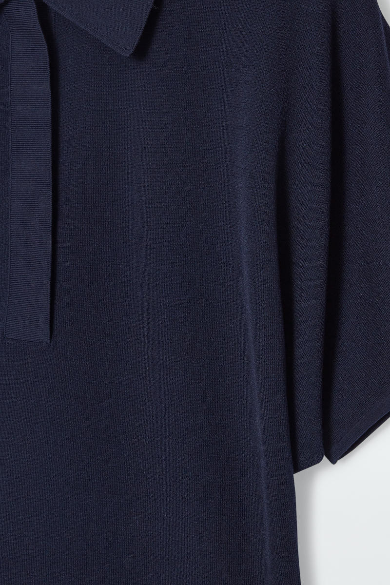 KNITTED POLO SHIRT ニットポロシャツ ダークネイビー｜COS コス 公式