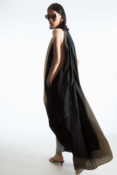 COS デジタルプリント　フローラルシルク混マキシワンピース