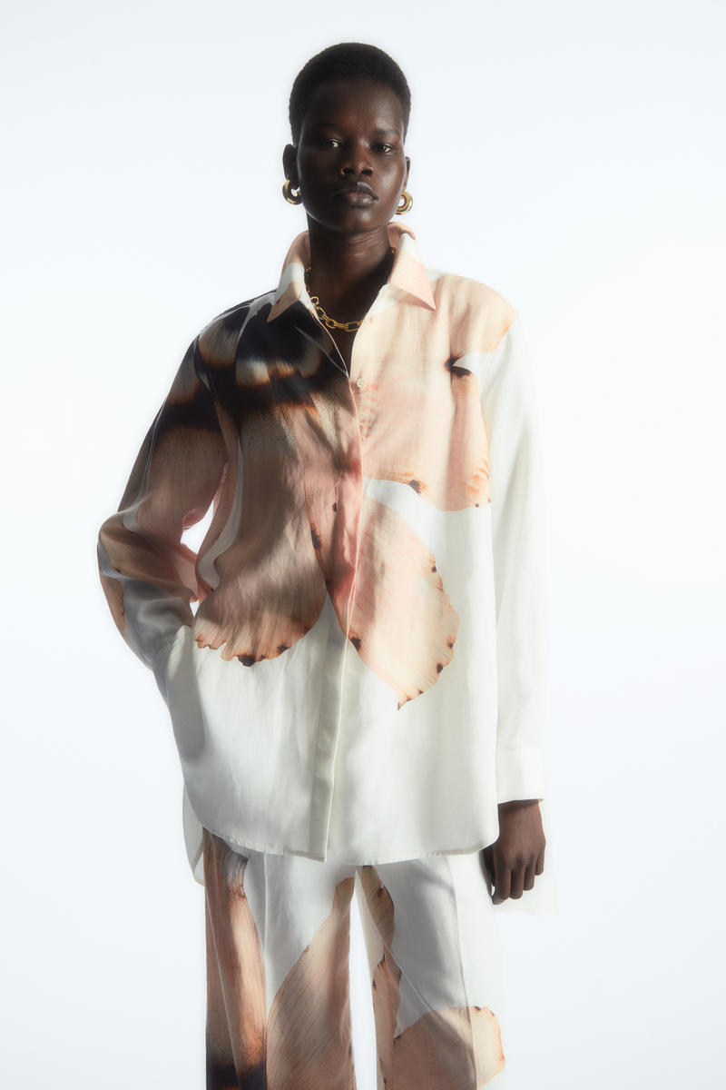 COS デジタルプリント フローラルリネン混シャツ