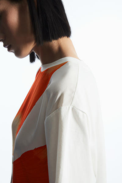 COS デジタルプリント フローラルシルクTシャツ