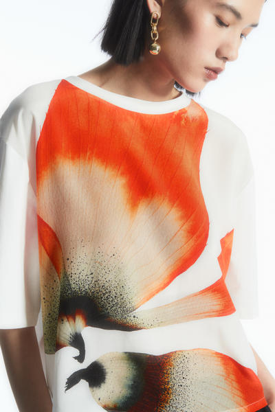 COS デジタルプリント フローラルシルクTシャツ