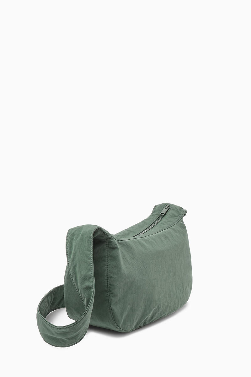 COS クロスボディーサドルバッグ - ナイロン