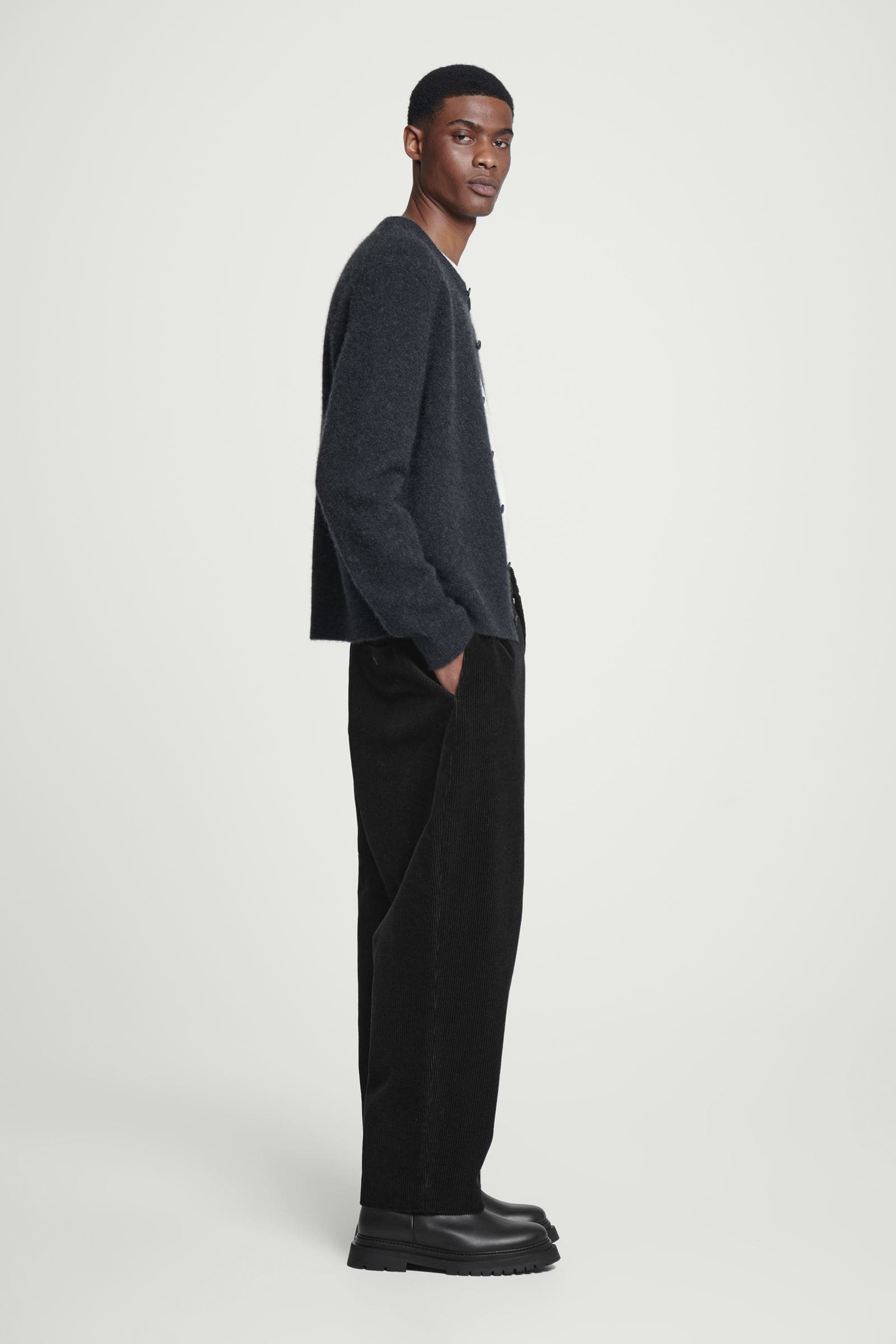 LEATHER MOTO BOOTS レザーモトブーツ ブラック｜COS コス 公式