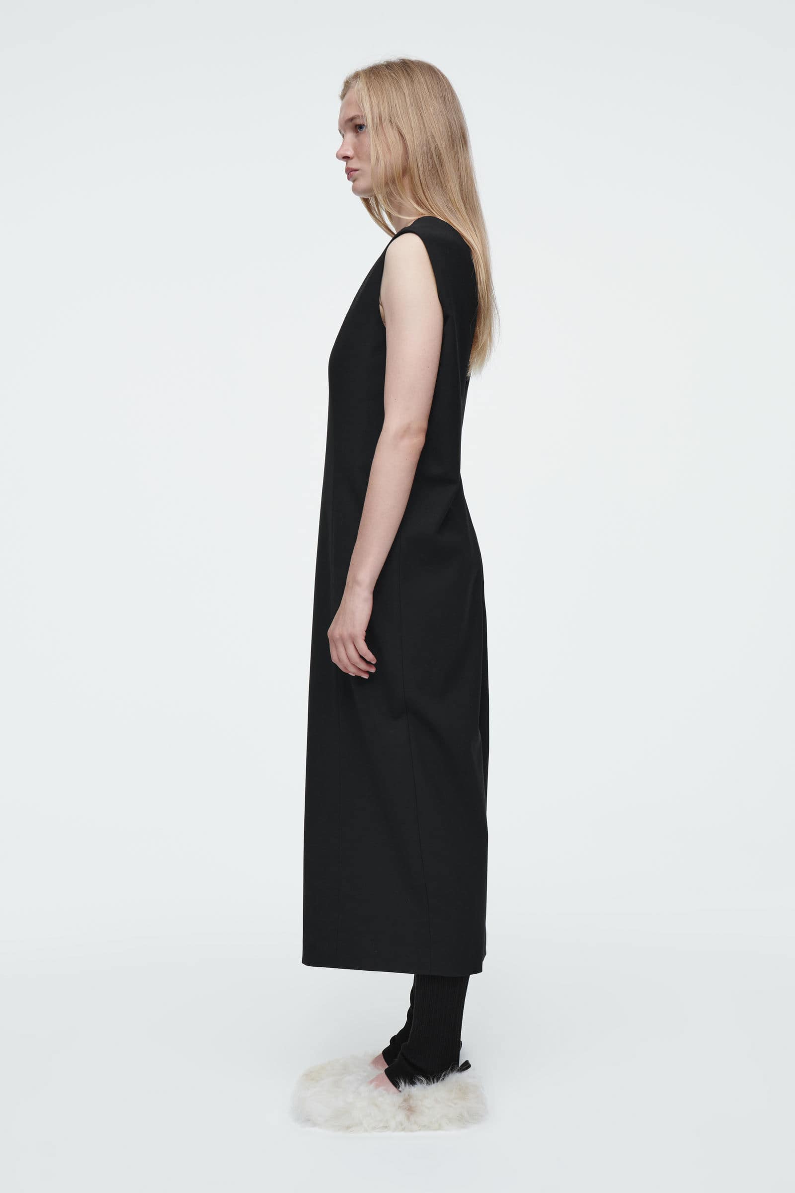 THE SLEEVELESS TAILORED WOOL DRESS ノースリーブテーラードウール  