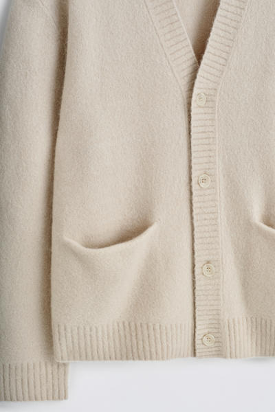 COS ブラッシュドウールVネックカーディガン