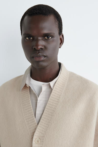 COS ブラッシュドウールVネックカーディガン