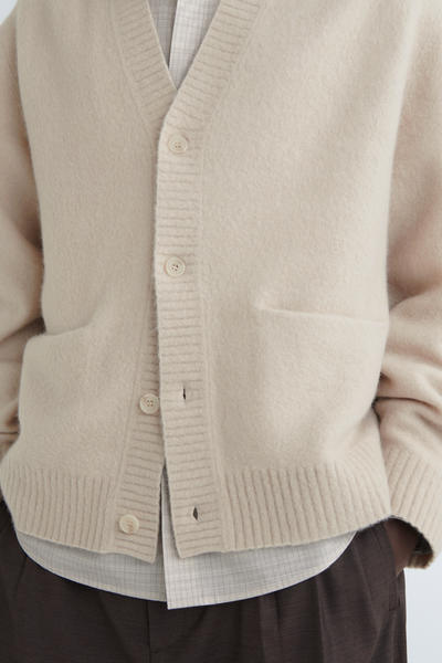 COS ブラッシュドウールVネックカーディガン