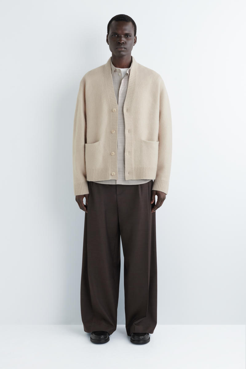 COS ブラッシュドウールVネックカーディガン