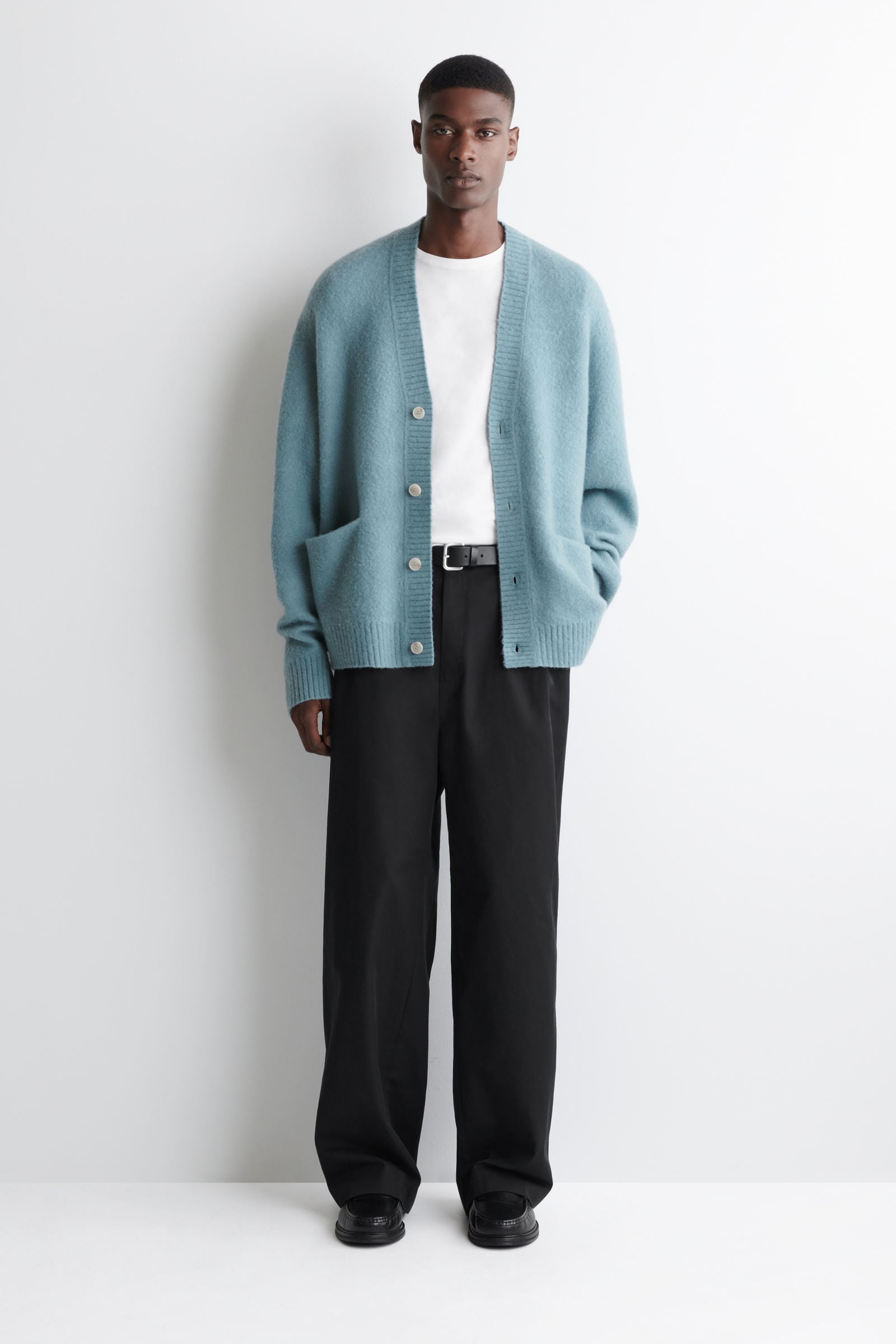 COS リラックスフィット ポロカーディガン ブルー COS リラックスフィット ポロカーディガン ブルー COS リラックス