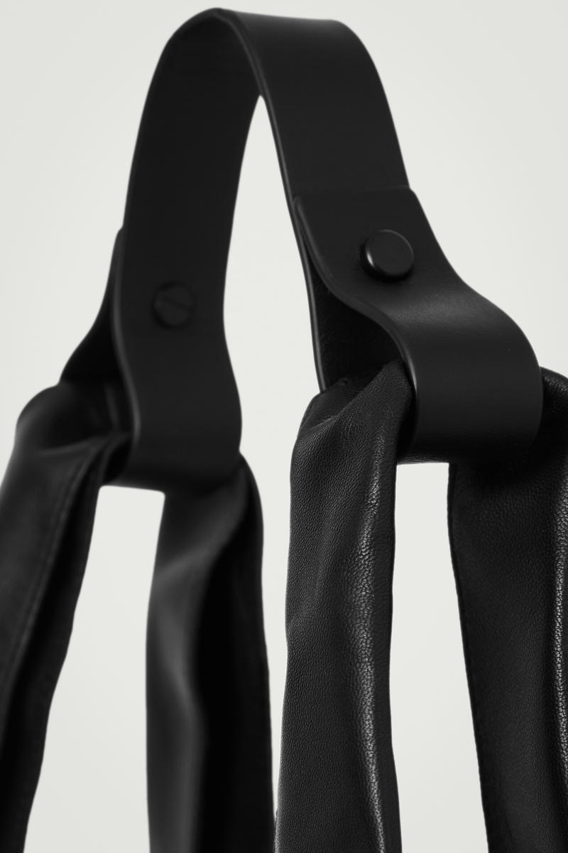 【新品未使用】COSブラックレザートートバッグ LEATHER TOTE BAG レザートートバッグ｜COS コス 公式オンライン