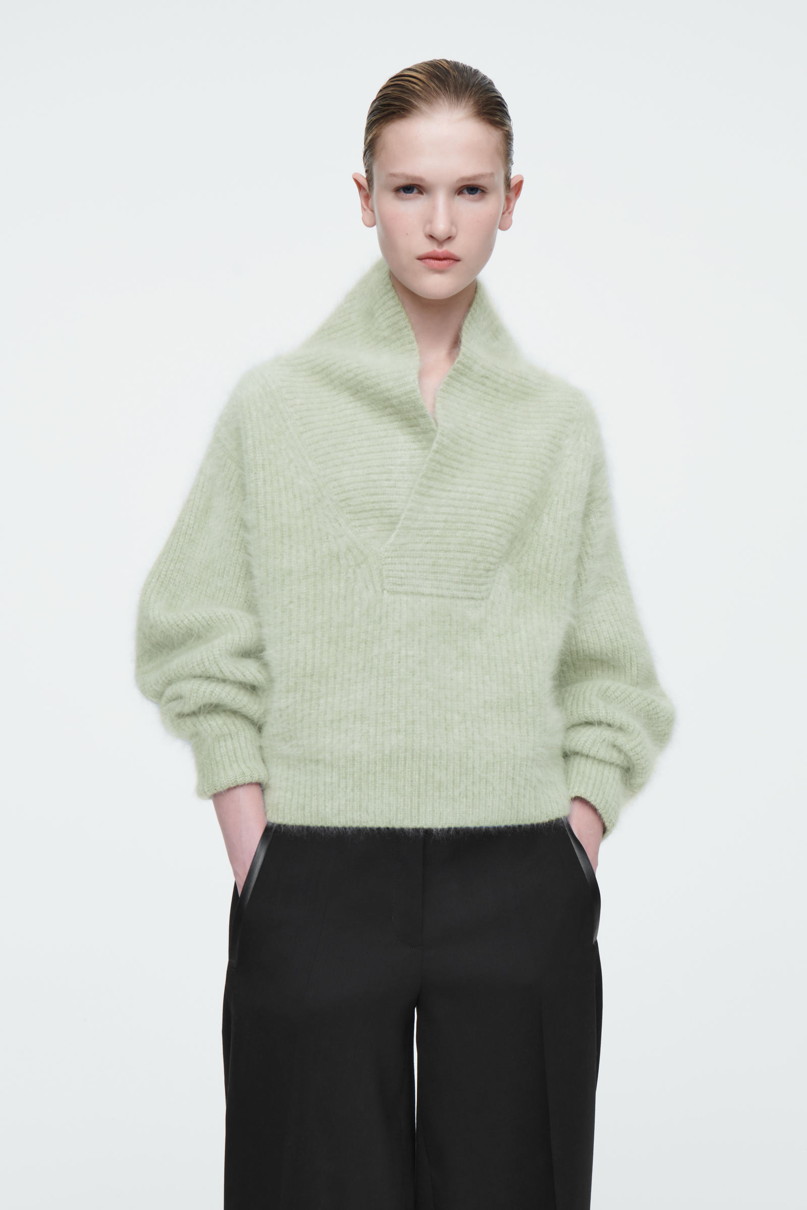 THE FUNNEL-NECK BRUSHED-CASHMERE JUMPER ファンネルネックブラッシュ