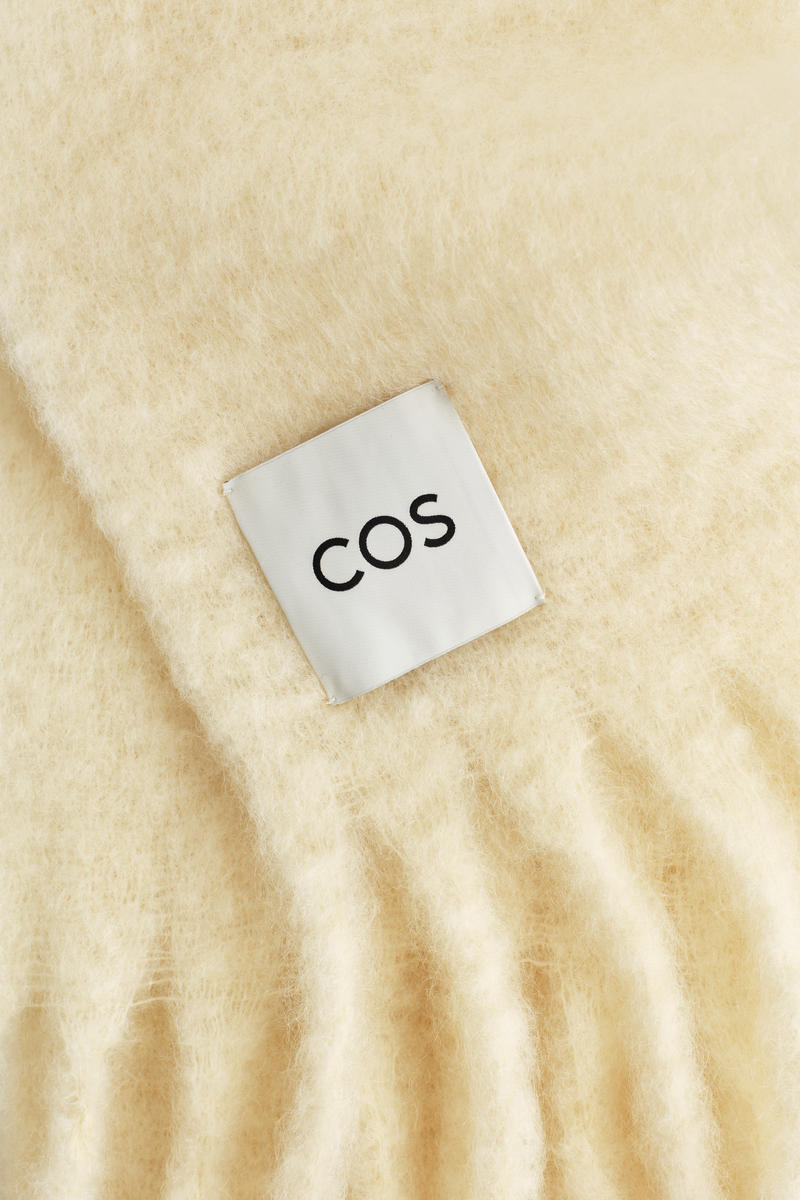 COS フリンジブラッシュドモヘアマフラー