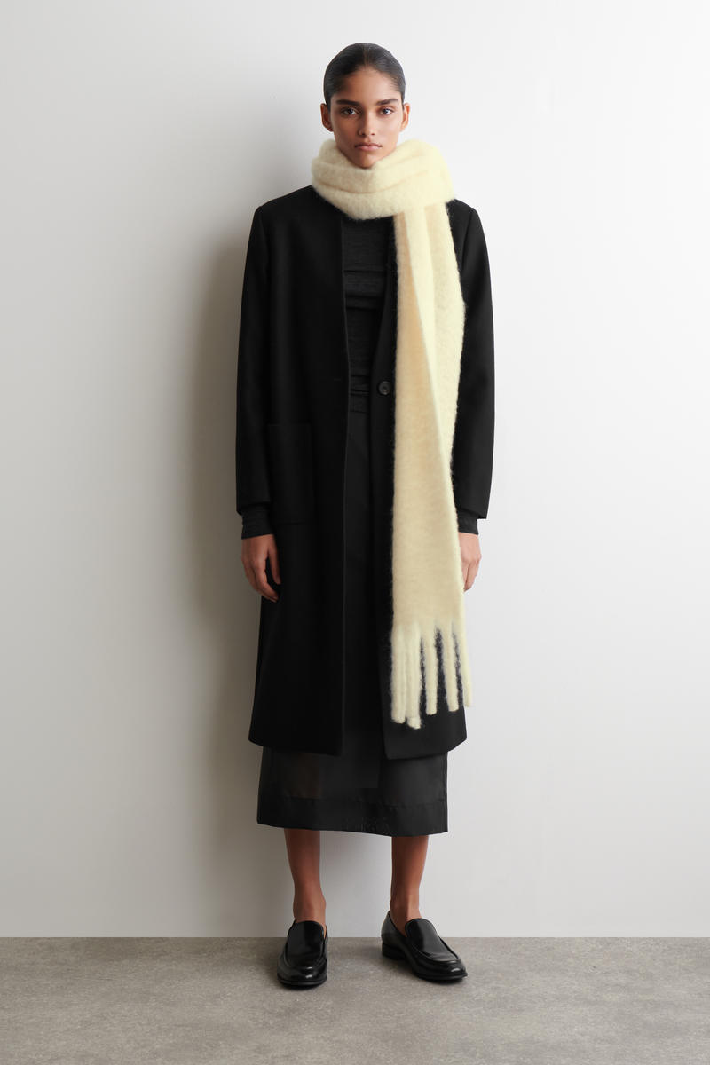 COS フリンジブラッシュドモヘアマフラー