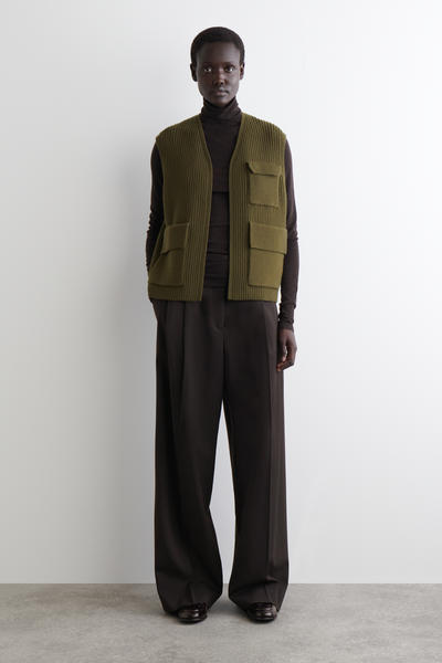 COS リブ編みメリノウールユーティリティベスト