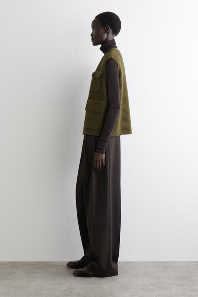 COS リブ編みメリノウールユーティリティベスト