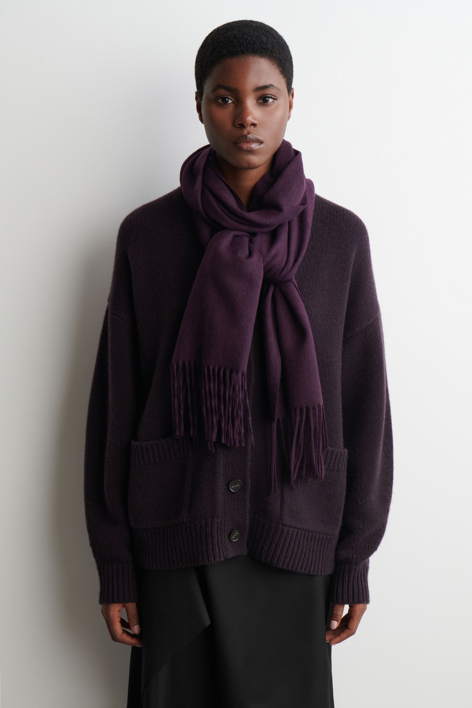 FRINGED WOOL SCARF フリンジウールマフラー プラム｜COS コス 公式
