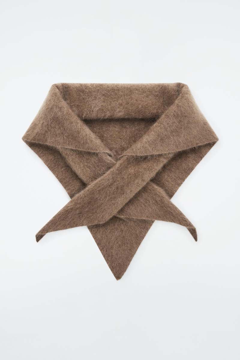 COS カシミヤ三角スカーフ ダークベージュ PURE BRUSHED-CASHMERE TRIANGLE SCARF ピュアブラッシュドカシミヤ