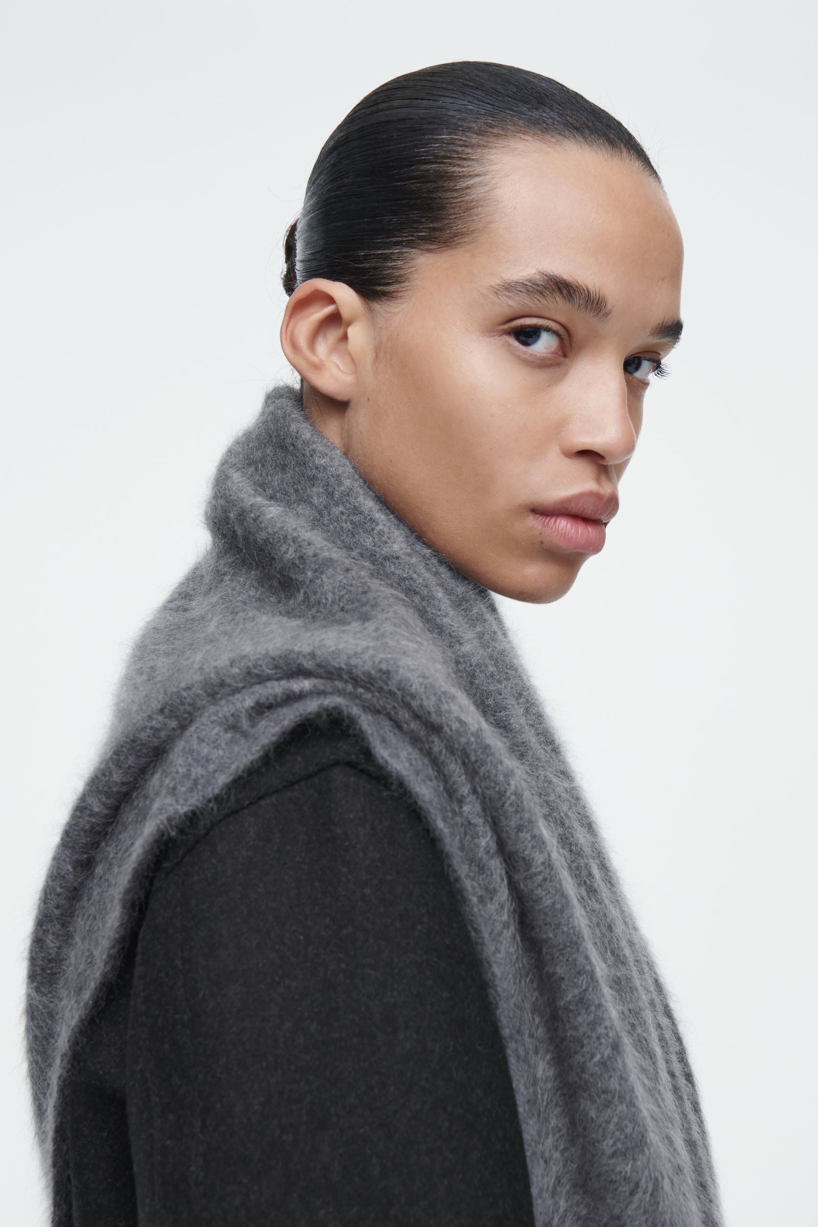 PURE BRUSHED-CASHMERE TRIANGLE SCARF ピュアブラッシュドカシミヤ